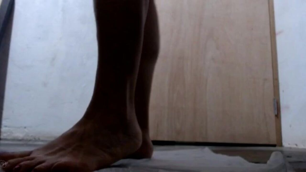 Watch Linda, the scat-loving Latina, get down and dirty with her juicy squirting orgasm