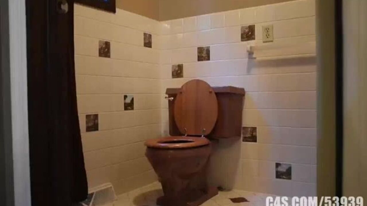 Taylor Deuces gets her sweaty pussy pounded in a hot scat video