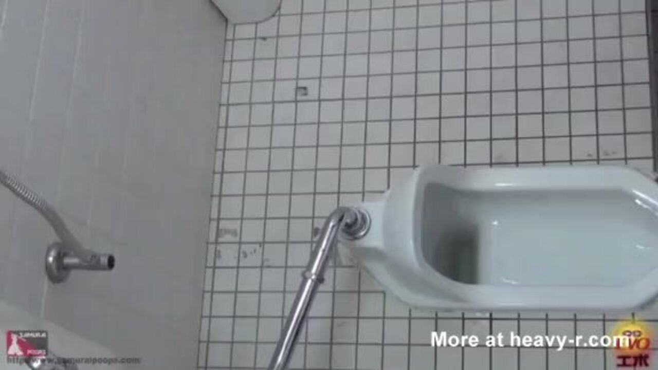 Watch this stunning petite babe shitting her pants in front of the camera