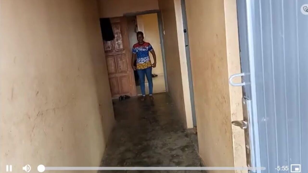 Watch this mature ebony slut scat like a pro