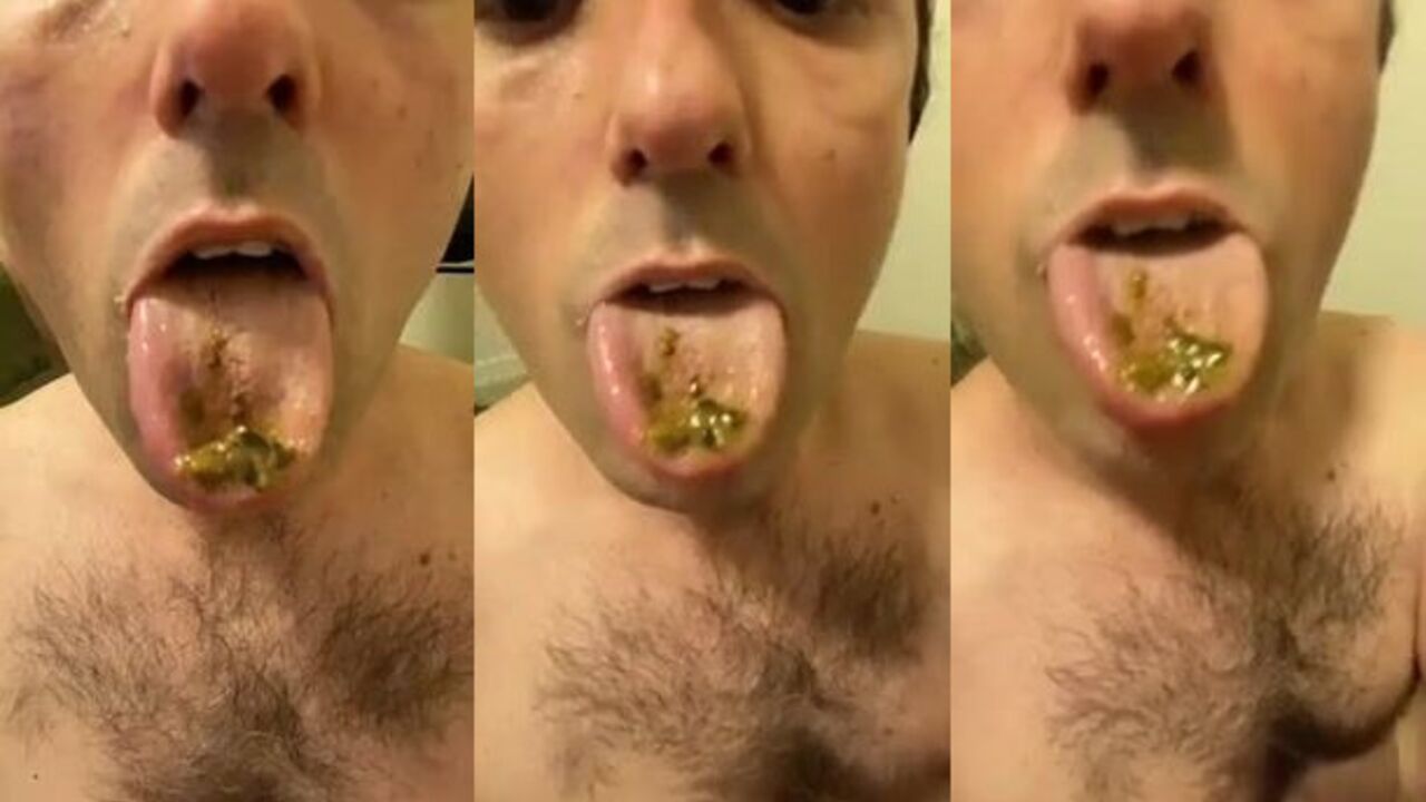 Watch this Asian babe eat her ass and scat with her rimmed fingers