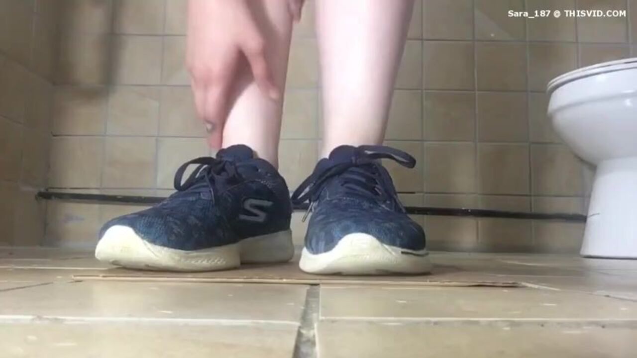 Chubby amateur MILF smears her feet with scat and gets off with scat porn