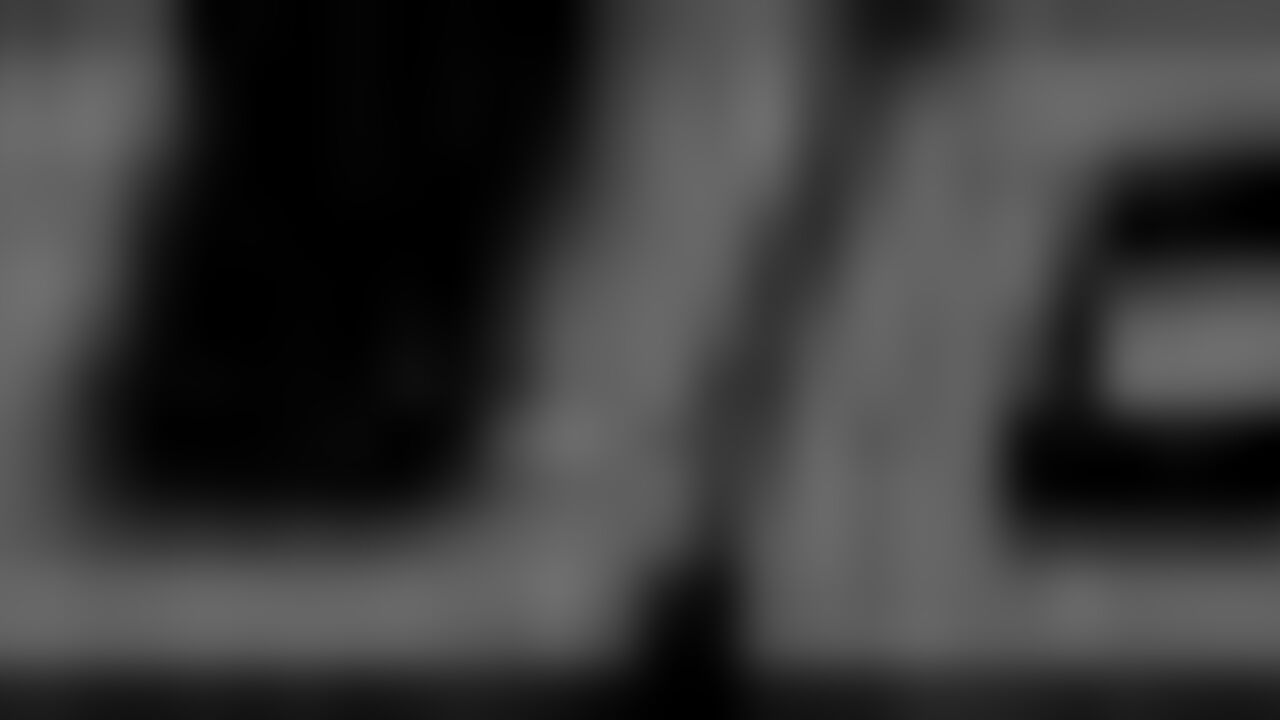 Watch these filthy Asian sluts scat their way to orgasmic bliss