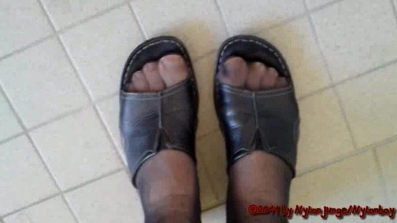 Pooped up slut gets her filthy scat fetish satisfied in this scat video