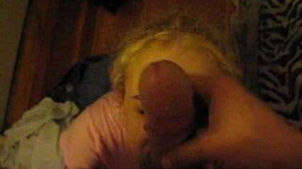 Watch this kinky slut eat and cum on a scat like a filthy slut