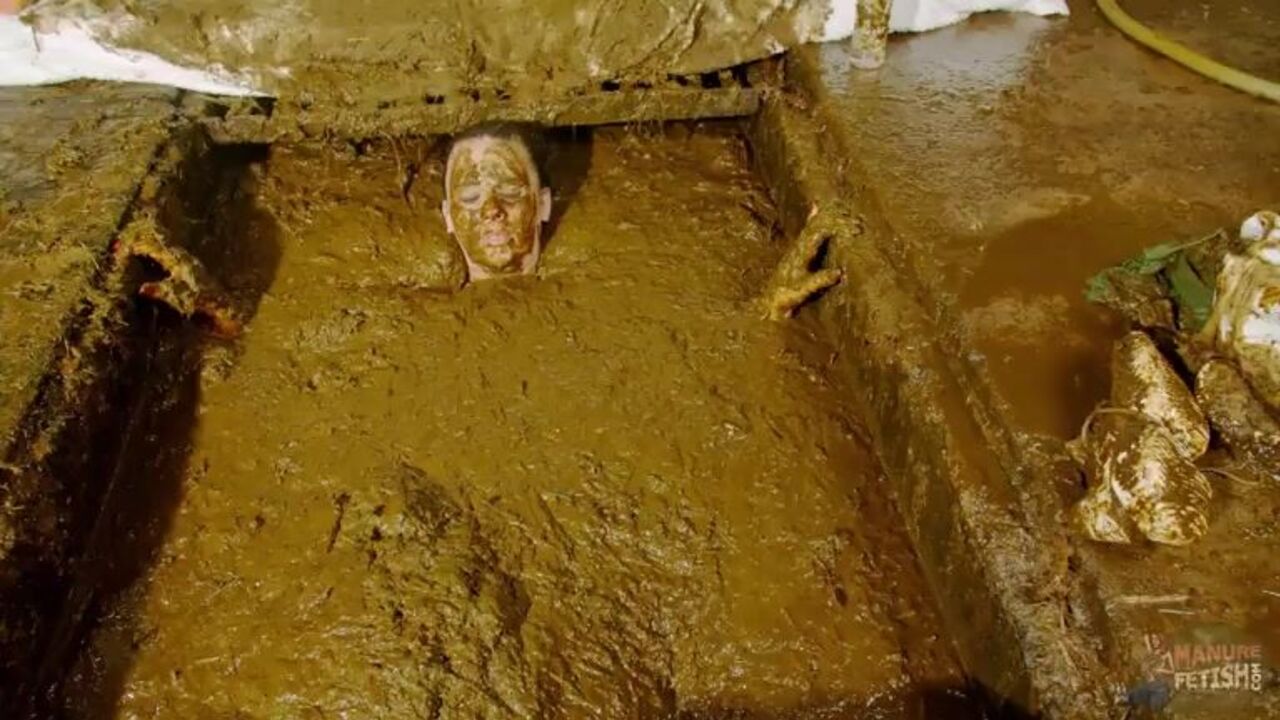 Betty gets drenched in her own filth while scatting like a dirty slut