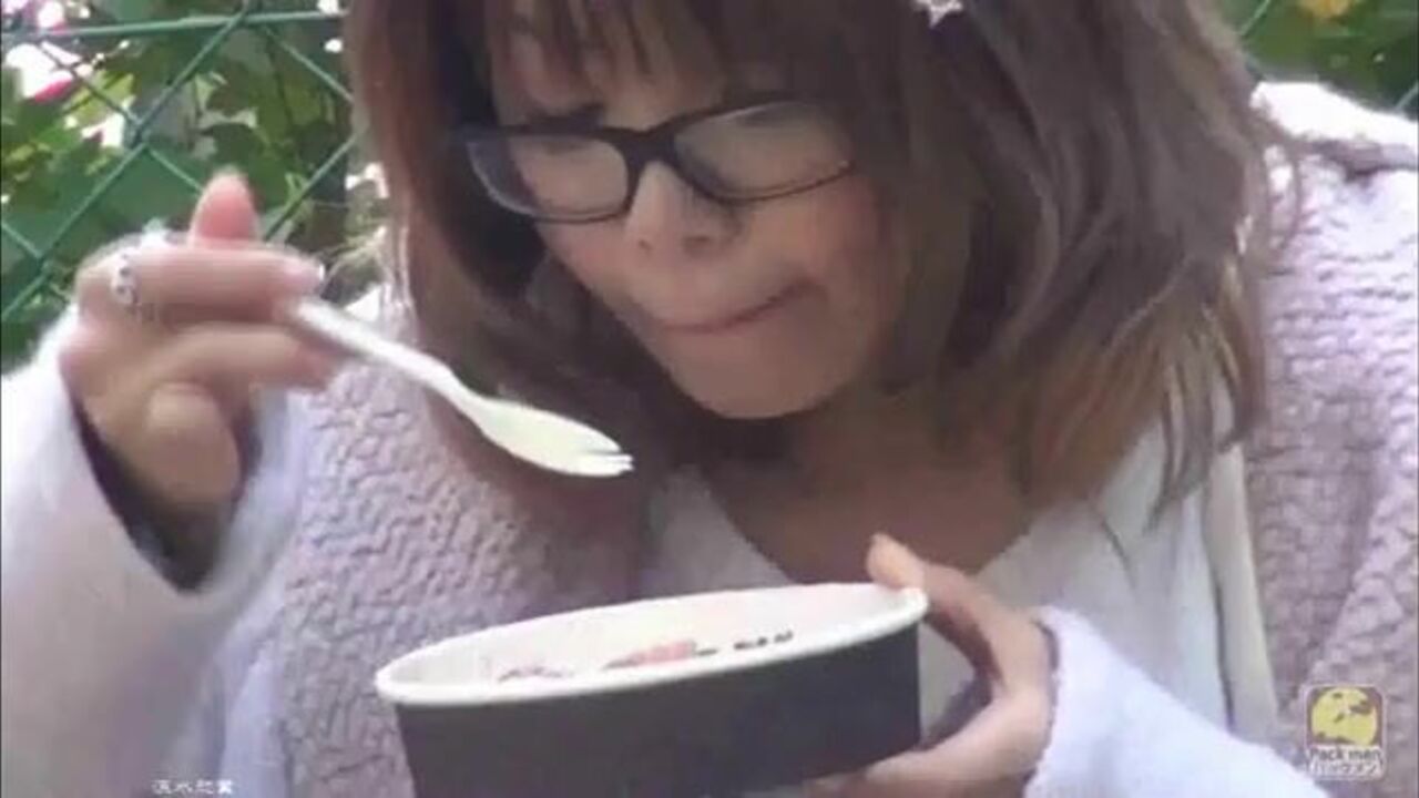 Watch this scat porn video of a filthy woman getting off with artful pooping