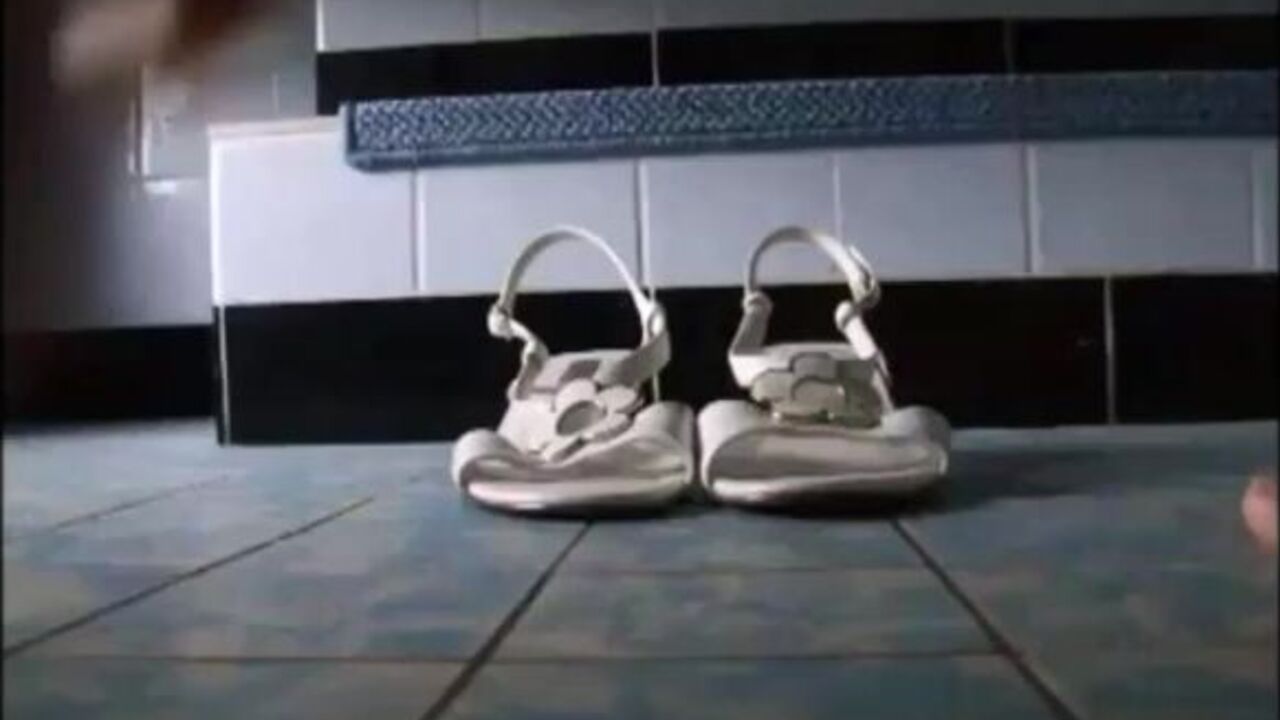 Kinky slut plays with her own feet before peeing on them in scat porn