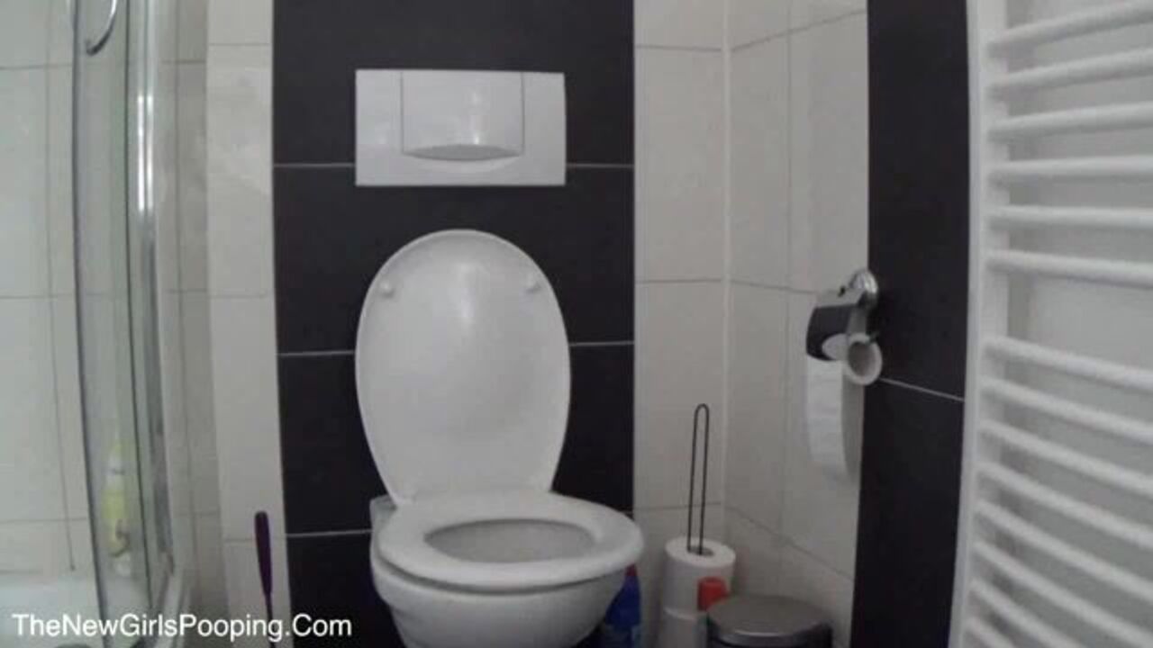 Angie Big's scat fetish turns into a wild party with scat & shitting action