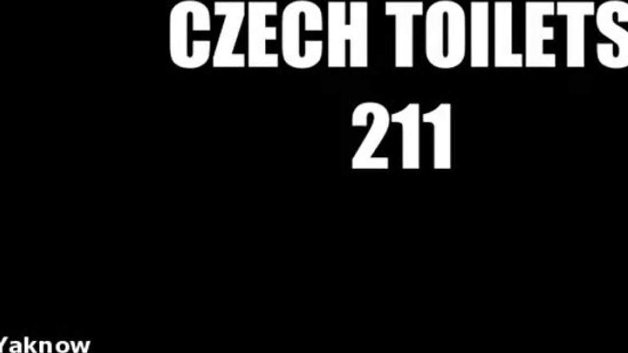 Watch this kinky chick fart and pee while getting a golden shower