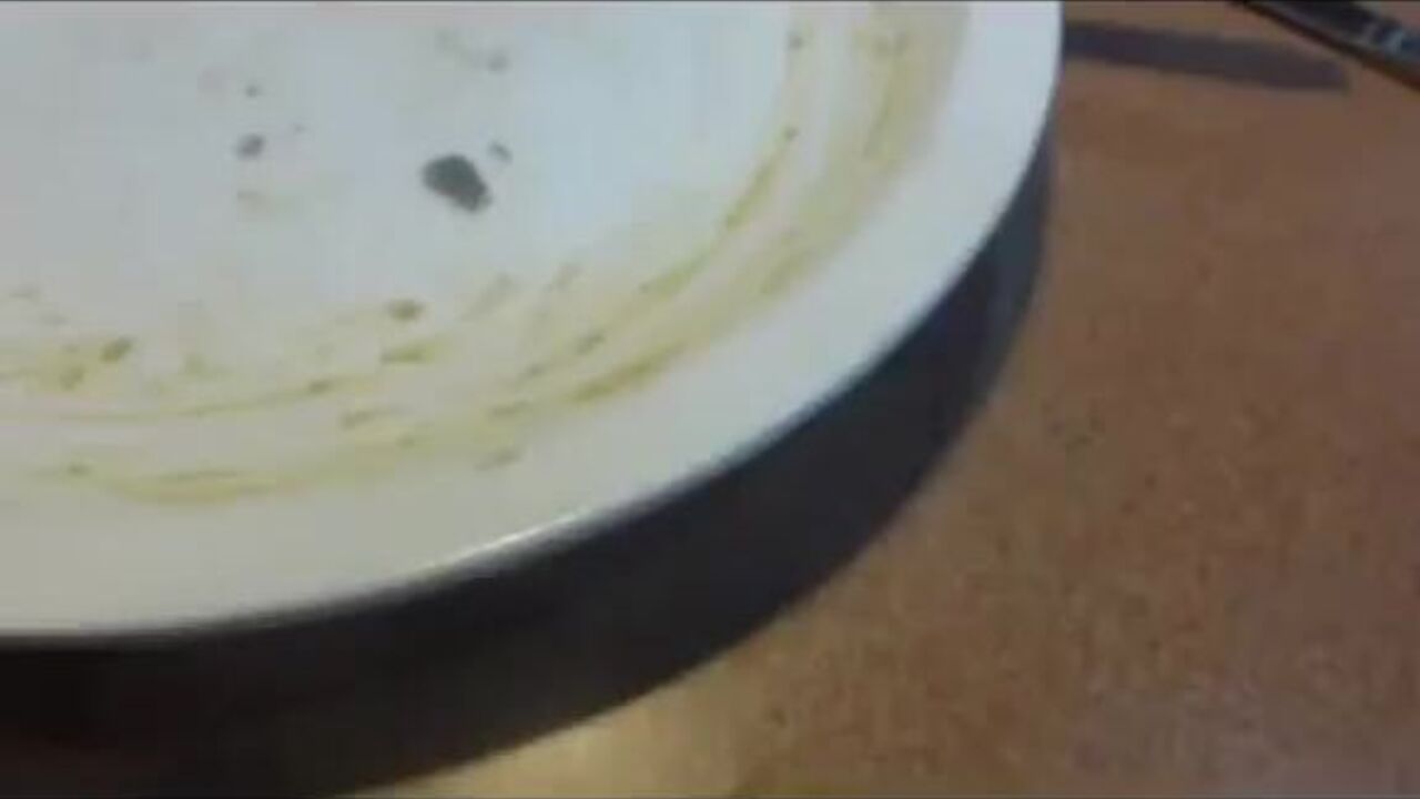 Amateur slut gets her shitter filled with crack and pooped out