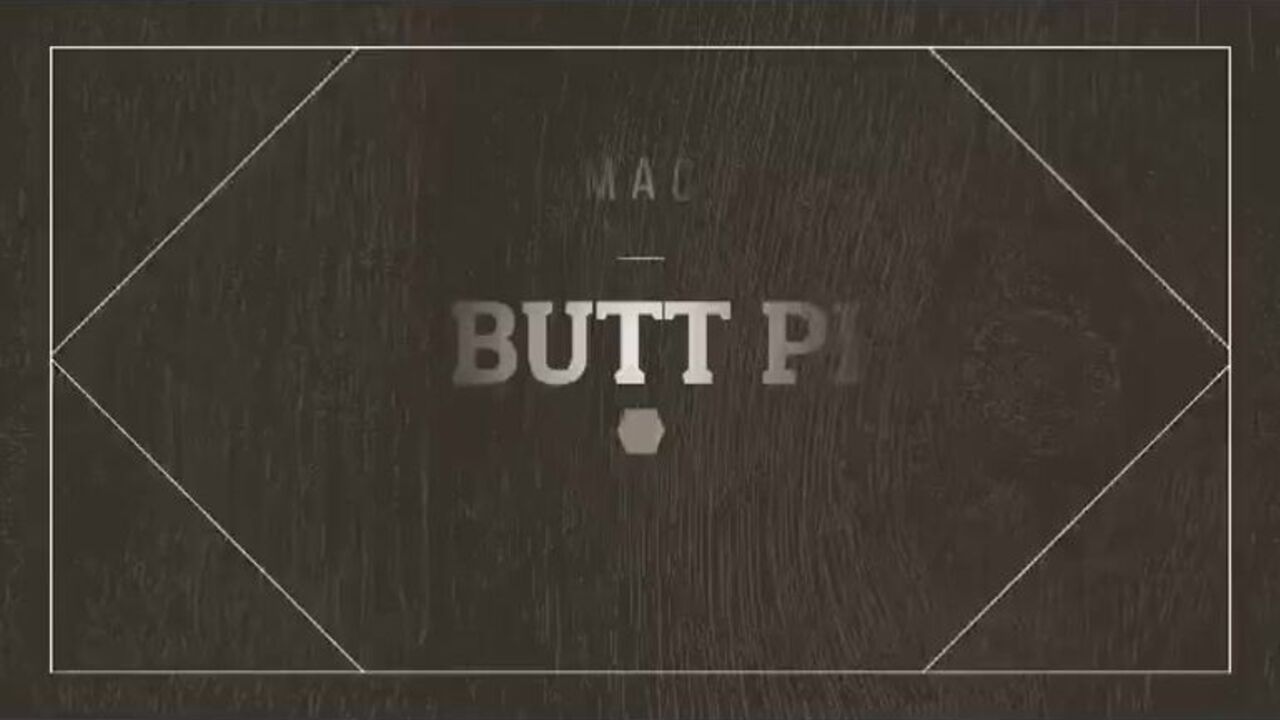 Watch this kinky dude play with his dildo on his dirty butt hole