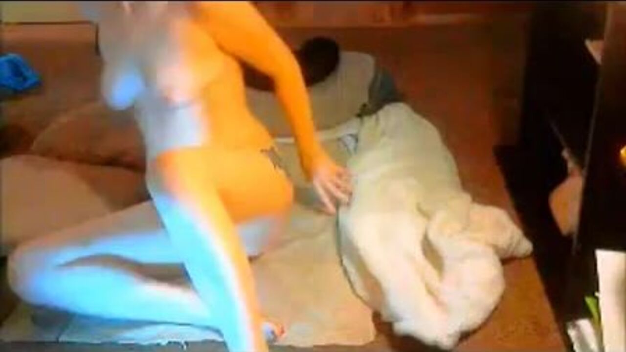 Watch this filthy girl play with her own pee and scat