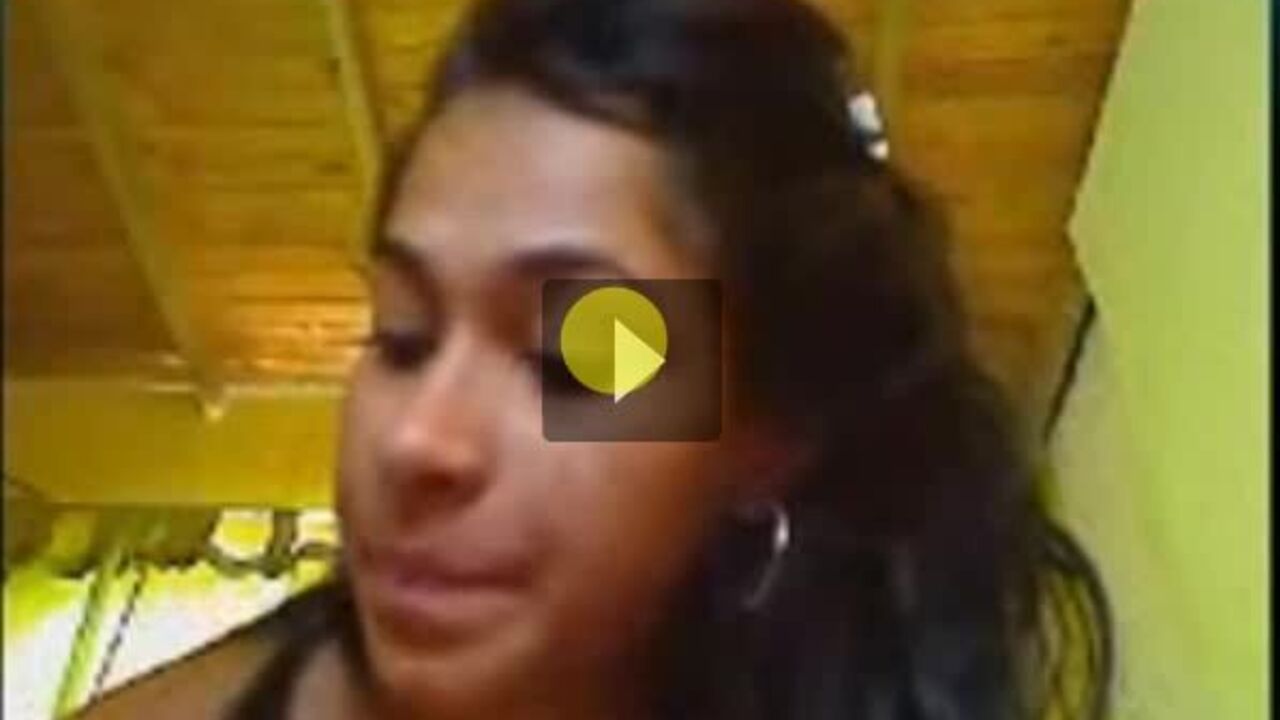 Watch this Colombian slut scat and get off like a pro