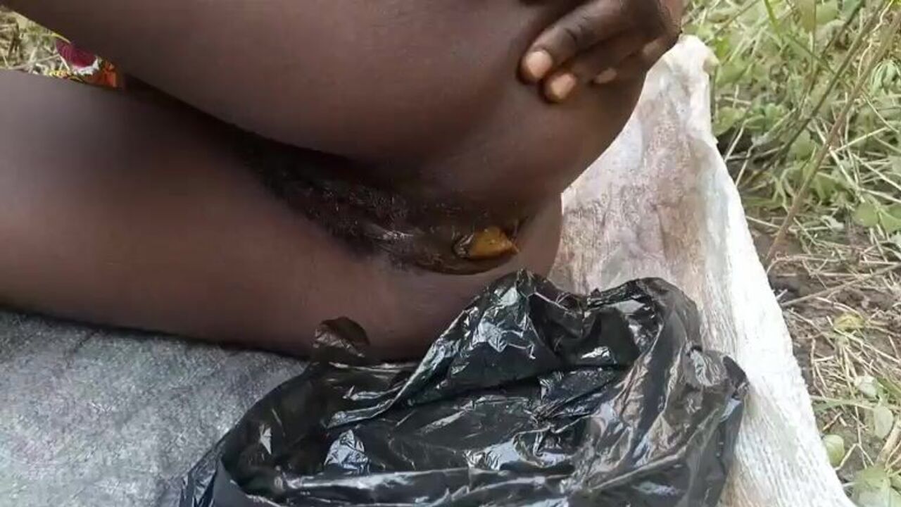 Watch this massive ebony load gushing out of her scat like a fountain