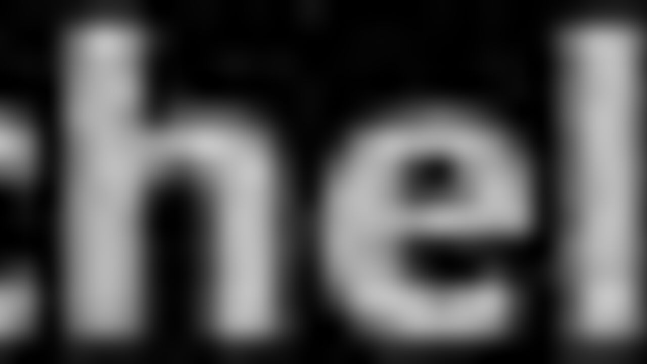 Kinky scat women devour each other's excrement in kacken frenzy