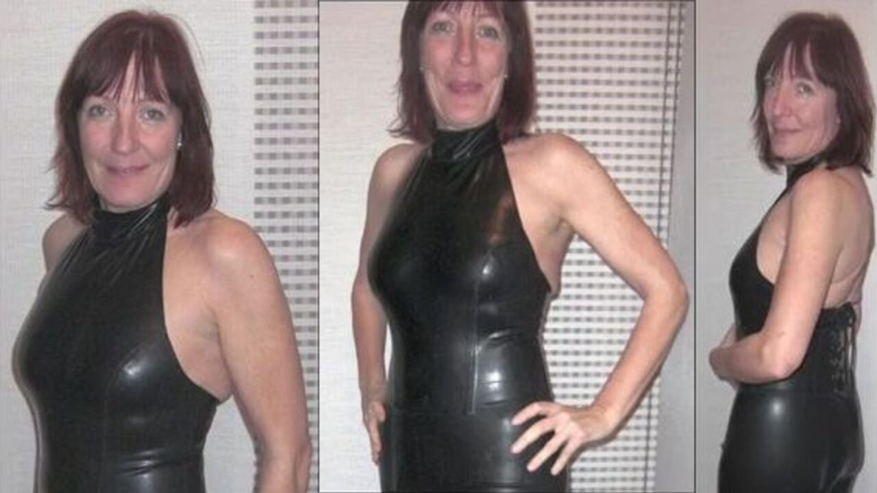 Kaviar leather-clad milf T Lederhosenmilf gets her pee on in latex