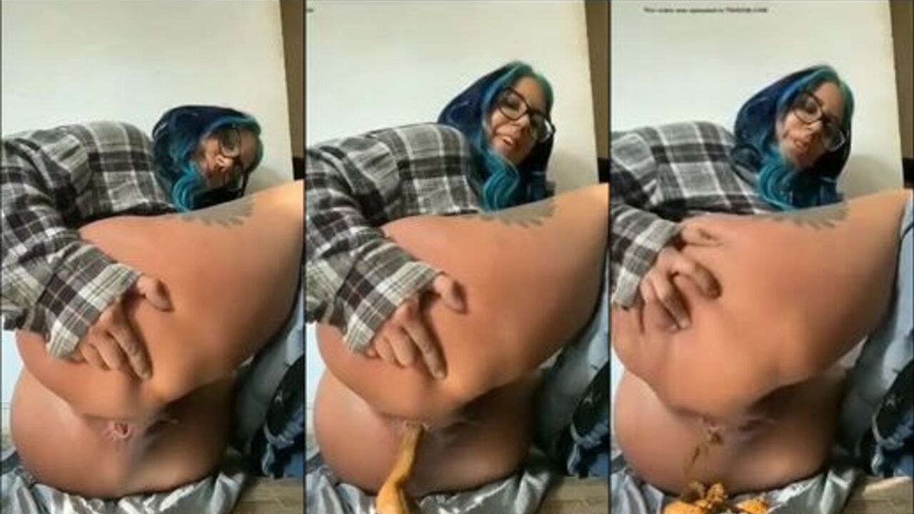 Justine gets her filthy pussy pounded in hot scat porn video