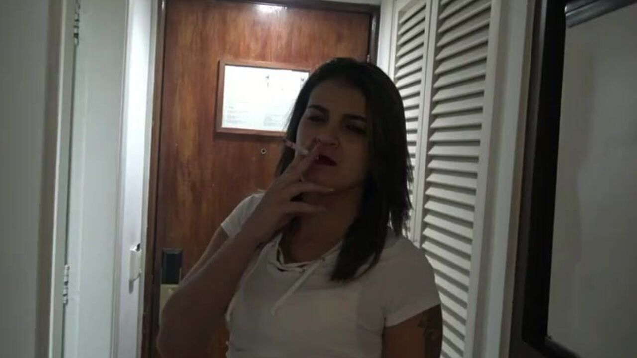 Mistress ZinN ExC 4PScats: A squirting mistress's wet feet and pooping antics