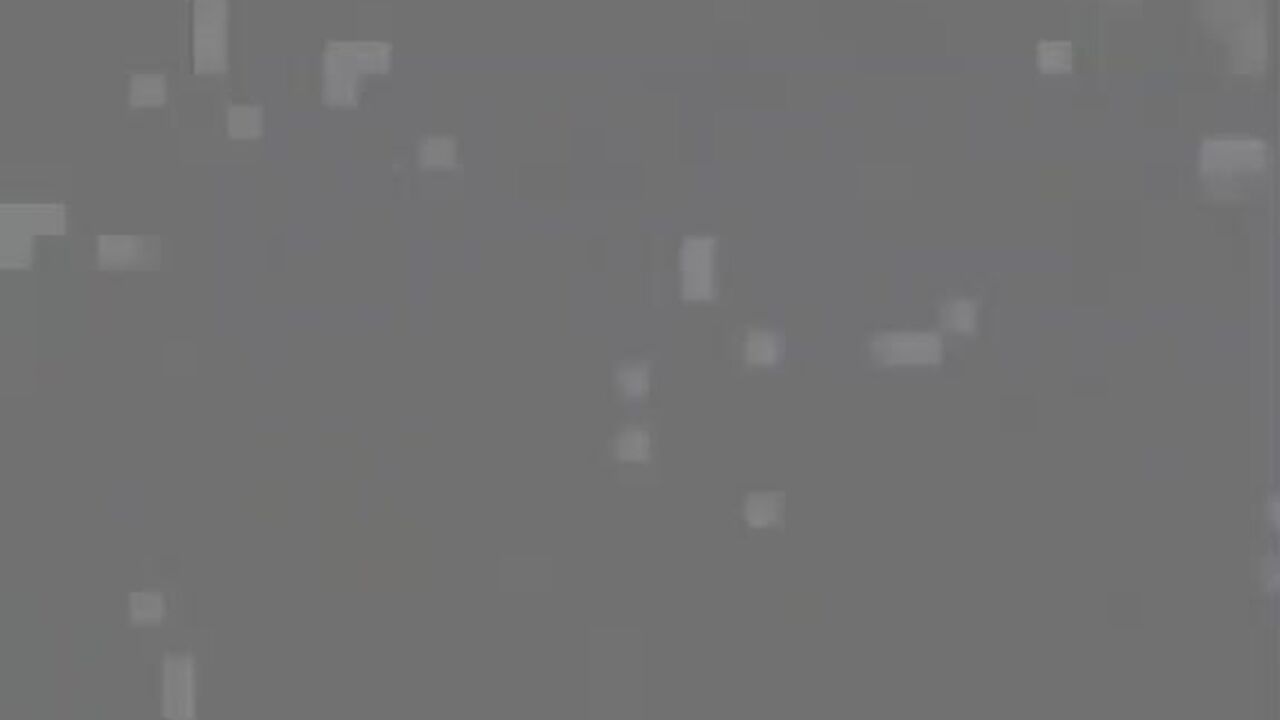 Amateur model gets her pussy scat on a train