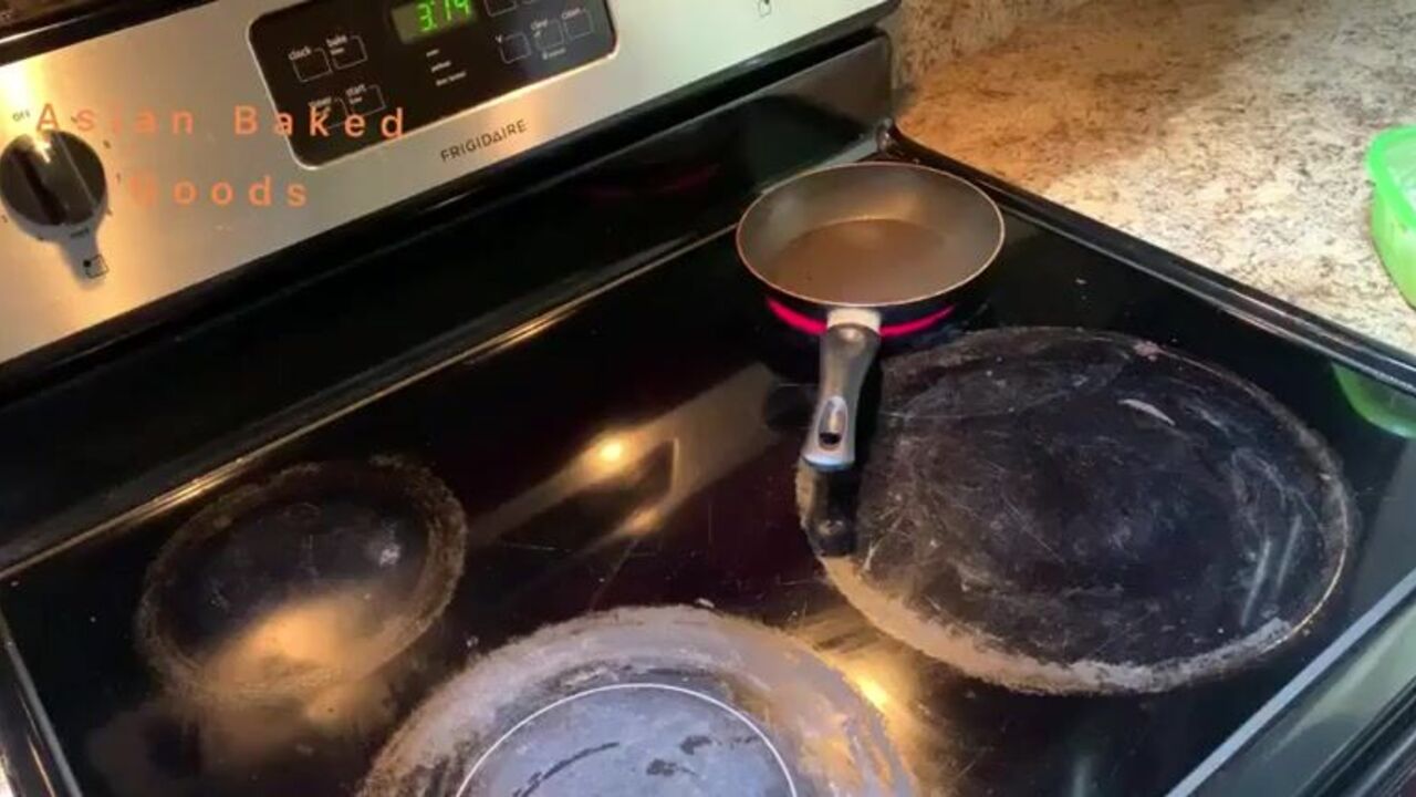 Watch Orange Chicken's naked cooking and scat play in this juicy homemade porn video