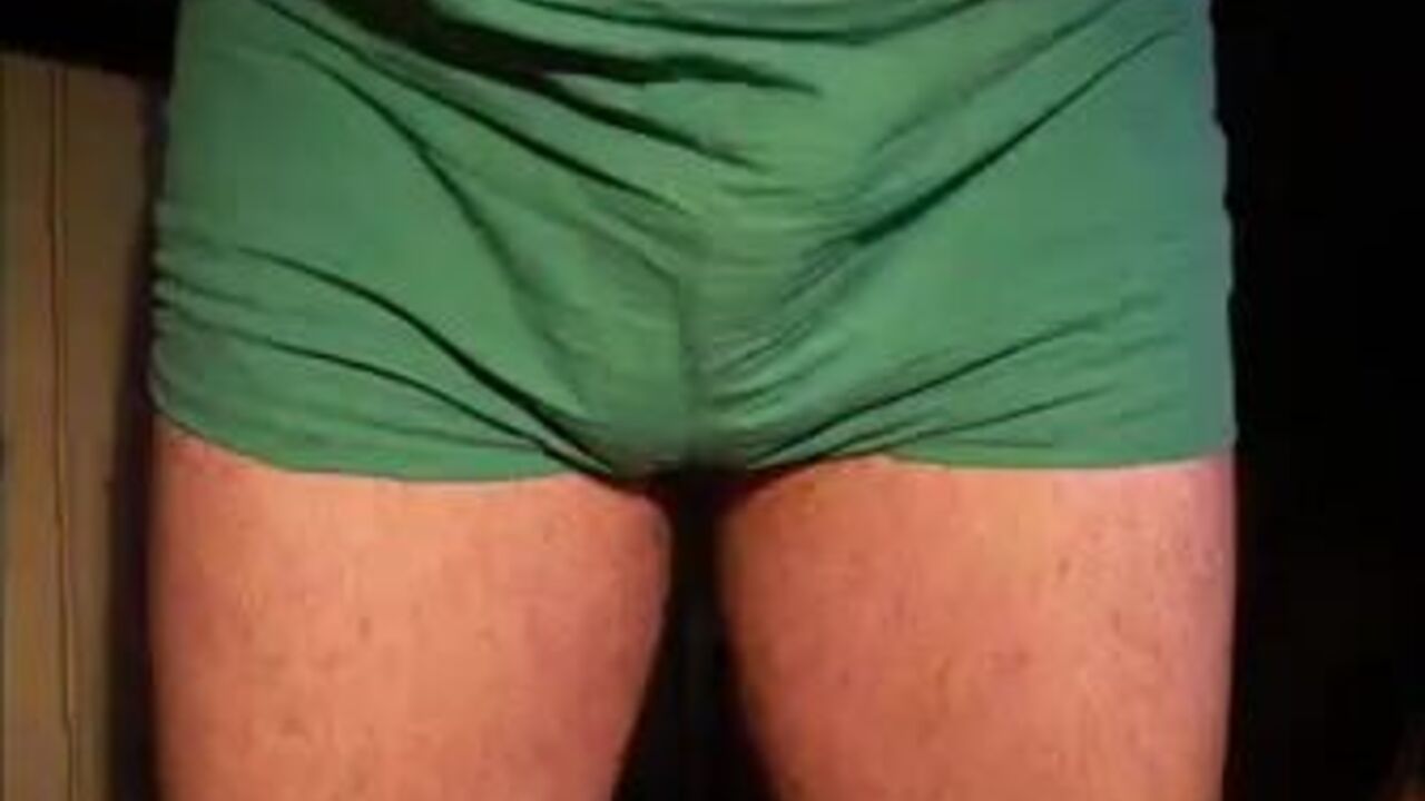 Watch these filthy scat babes scissor and kink in the hose