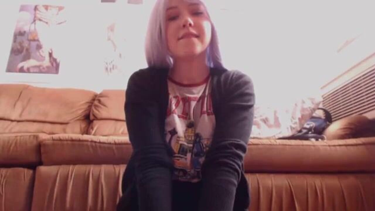 Watch this kinky slut ride her own scat like a pro