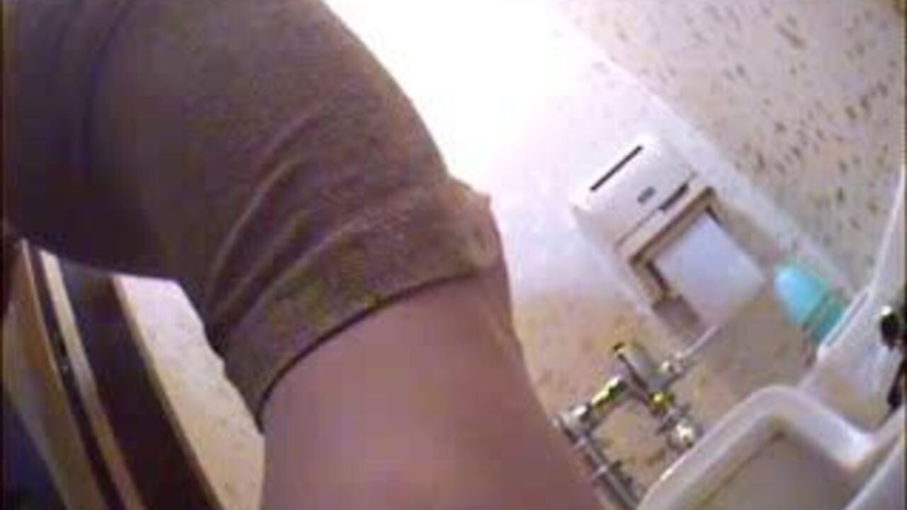 Watch this Japanese slut scat while getting a BJ in her scat video