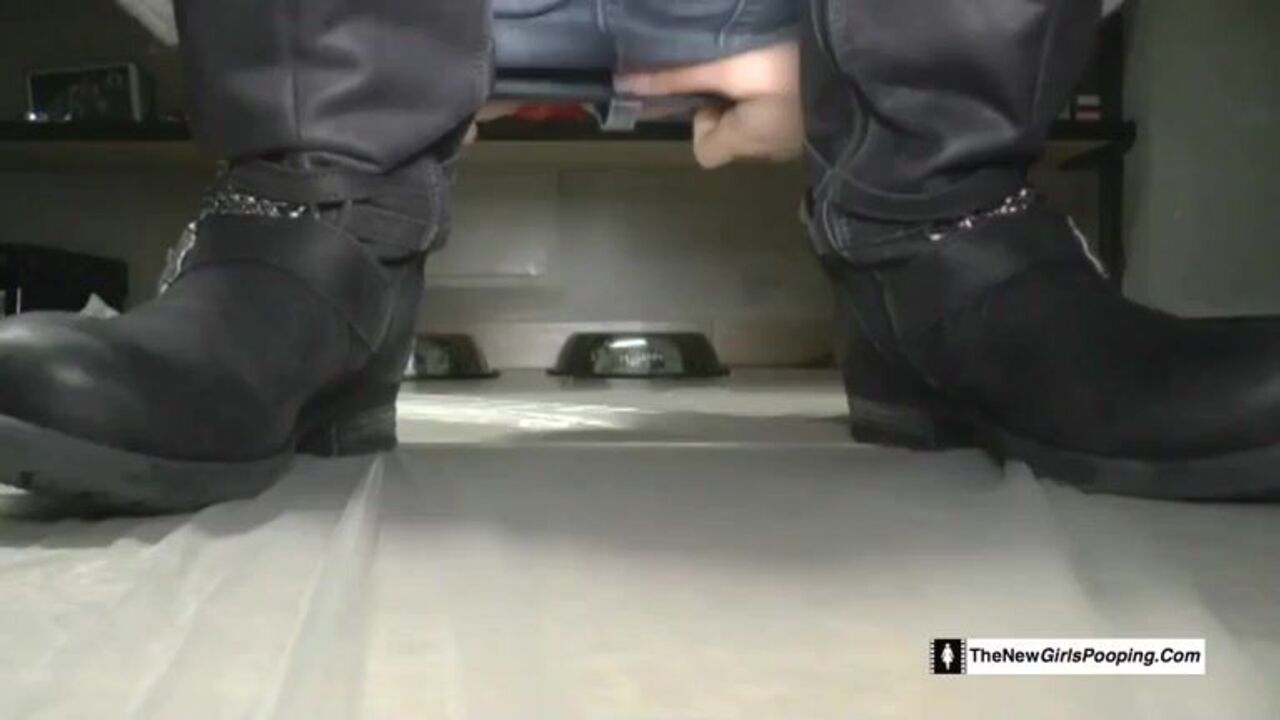 Get ready to get off to the best scat porn ever with these kinky girls