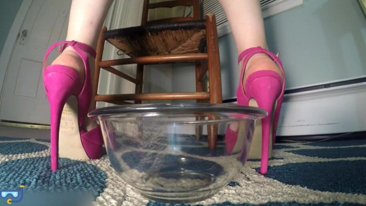 Sexy Pooped Girls Get Wet and Wild in Heels