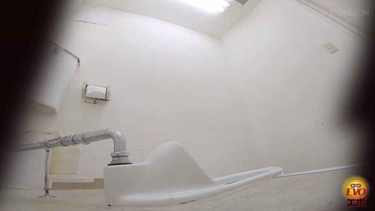 Watch this Japanese gal get her juicy bum hole stuffed with fat turds and gassy jizz