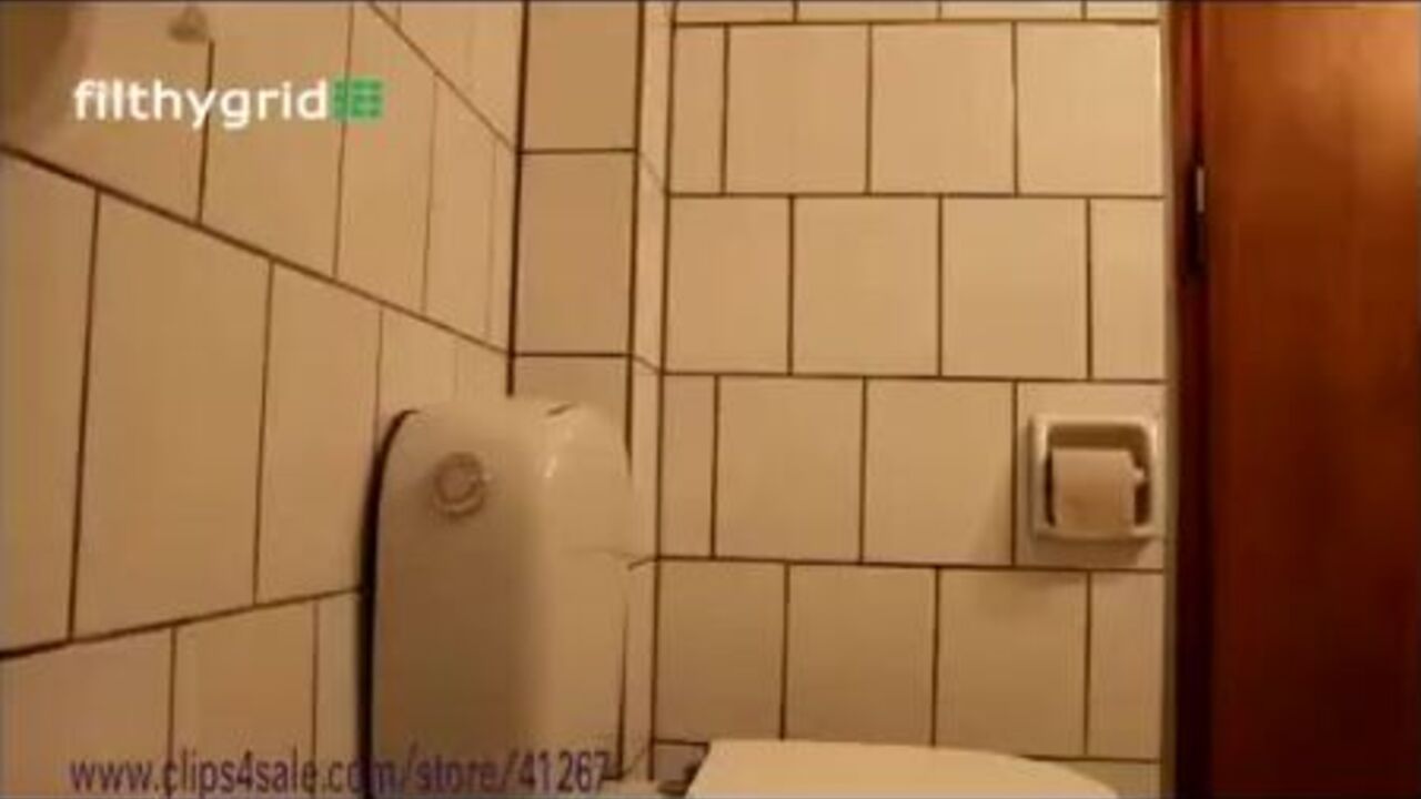 Watch this kinky brunette girl get her scat pounded and filled with cum