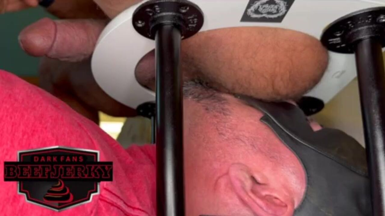 Brownmuscle Bear slurps up daddy's dark meat and shares it with him in a hot and heavy scat session