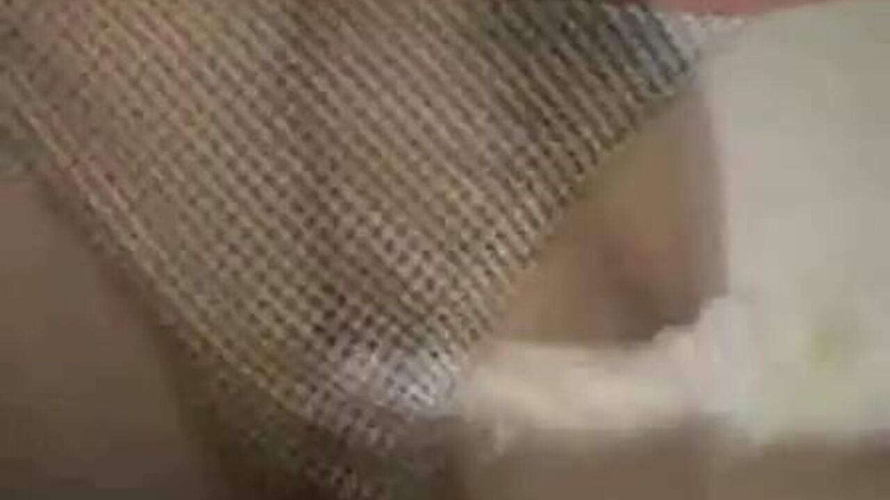 Voyeur girls watch as scatty beauties get their poops out