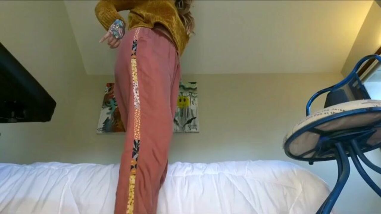 Petite slut Tatouée Pete gets her scat fucked hard in a scat porn video