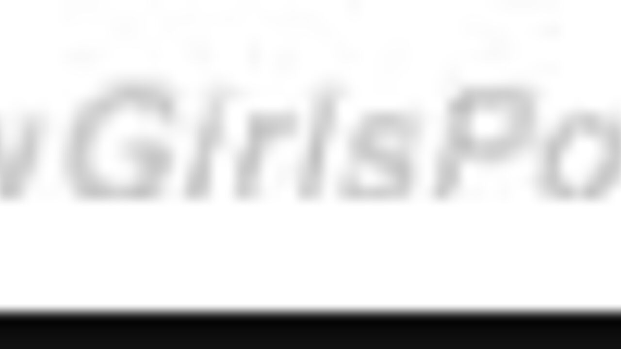 Watch this kinky slut take a shower & get her filthy pussy off