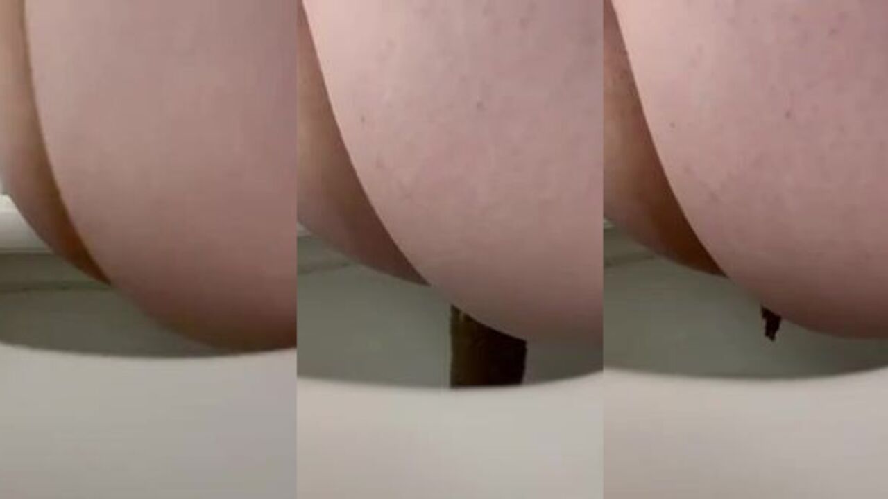 Thai slut gets a public toilet fart and a messy pooped mess