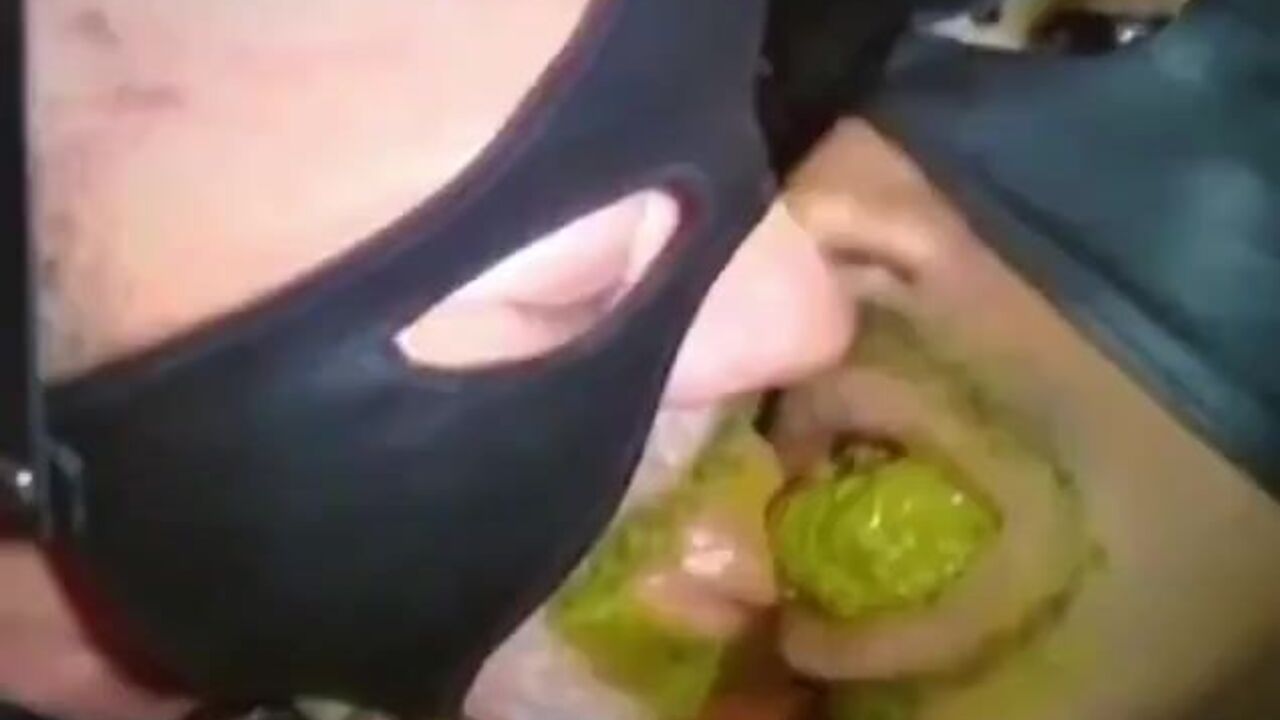 Hot scat porn: Pig lovers kissing and smearing their love juice