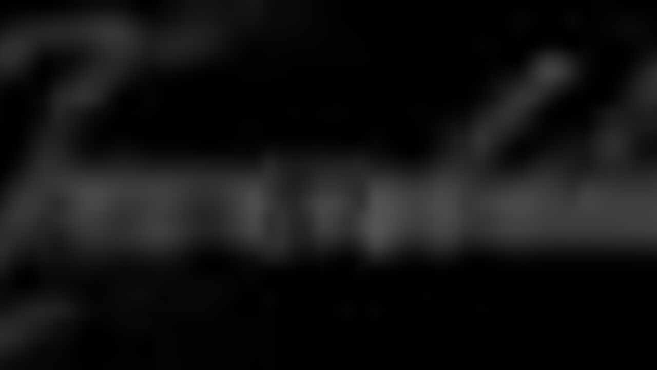 Gorgeous blonde goddess shits & talks dirty in solo session