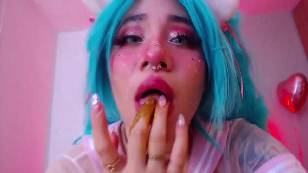 Kellypink18: The Dark Fanscomkellypink18 girl gets her ass eaten and smeared with poo