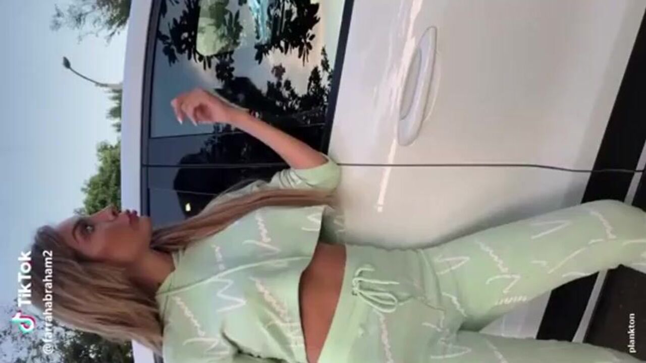 Watch Farrah Shitting get her scat covered in celebrity porn