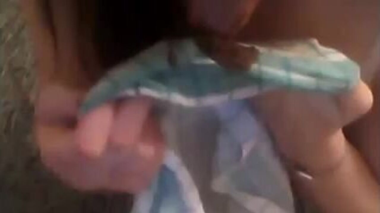 Watch this scatty webcam babe eat and play with her own poo on camera