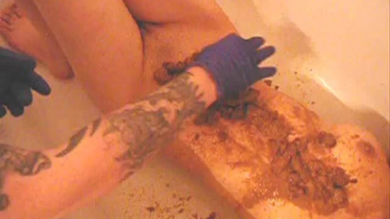 First time scat-diving 18-year-old girl gets her first load of hot jizz