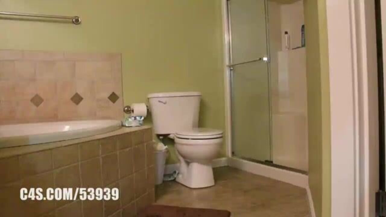 Taylor Diarrhea in Skirt Sweater - Watch her scat like a pro!