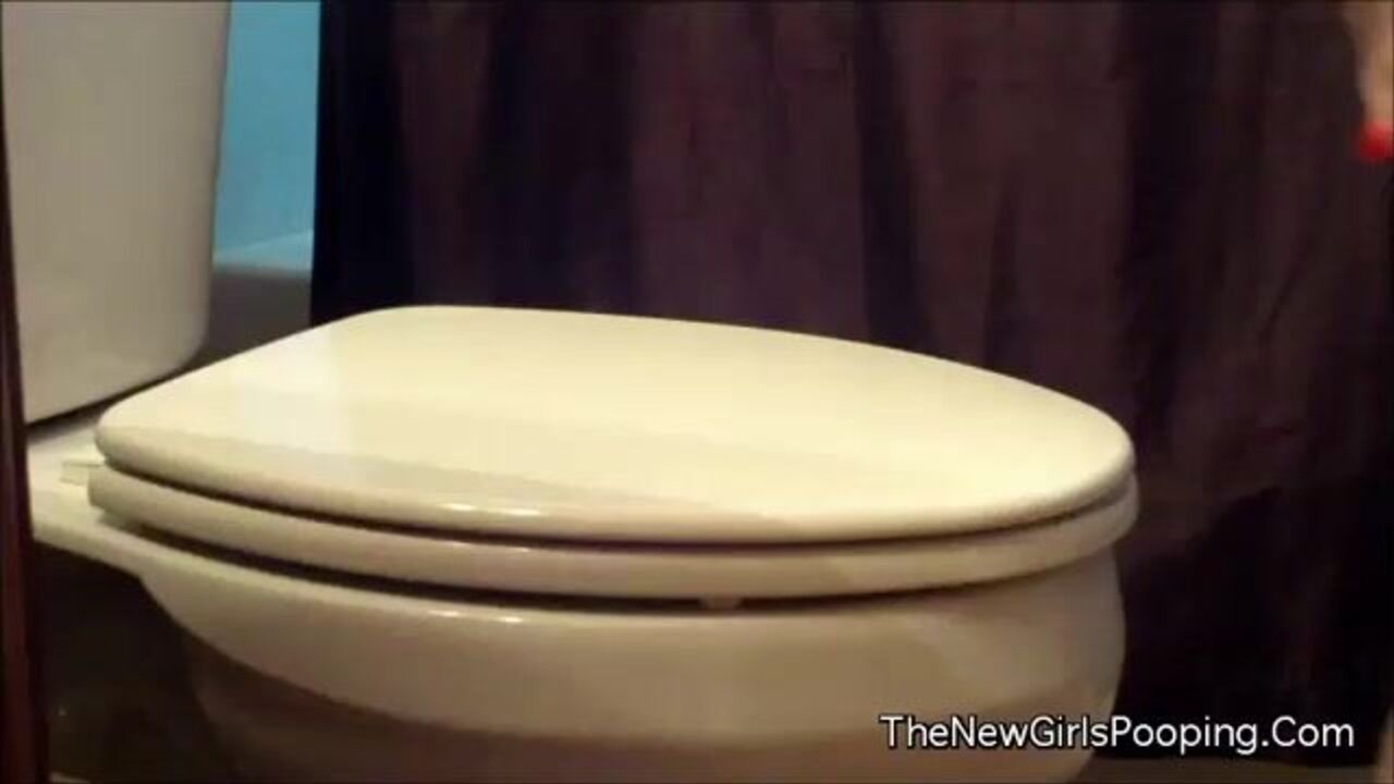 Lexi Potty, the kinky scat pornstar, gets off on getting her own filthy load