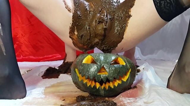 Anna Coprofield - Trick Or Treat (Clip) Shitting from pussy 1