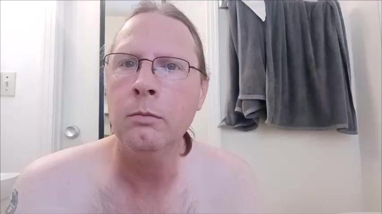 Amateur slut gets messy and dirty with her mouth, pussy and face