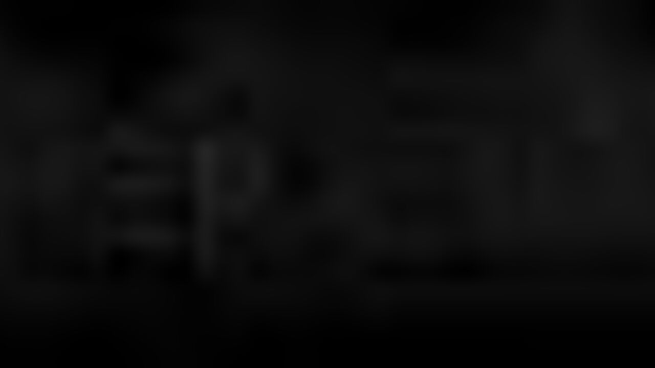 Wild scat babes get wild with their kinky playthings