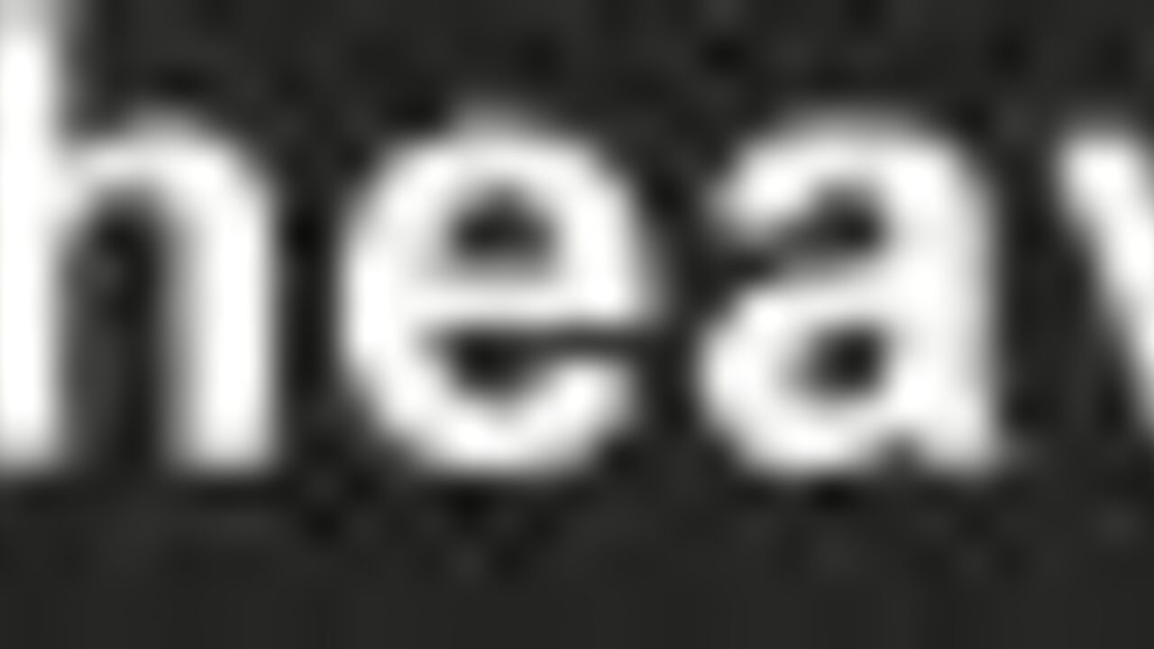 Pregnant wife clays with scat and pooped up with hubby's help