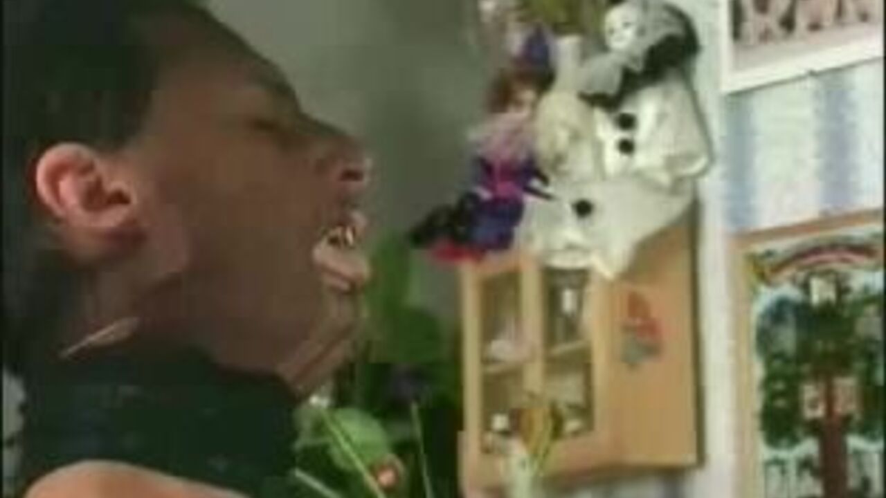 Watch this horny scat porn video as she waits for a holdup